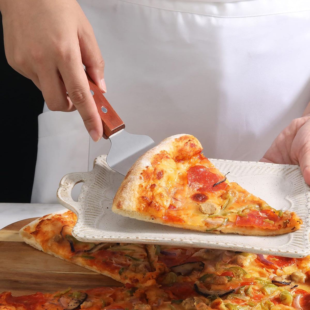 New Star Foodservice Stainless Steel Pie Server with Wood Handle, 10-Inch Restaurant Grade Cake, Pie, Pizza Slice, and Dessert Serving Spatula