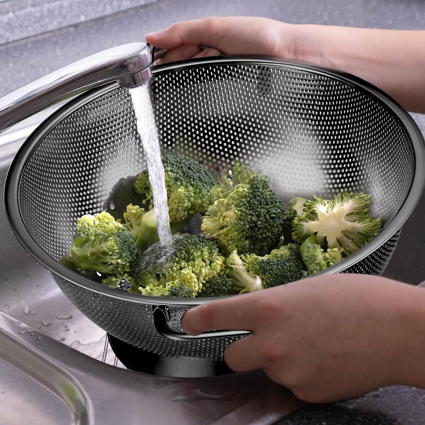 Bokon 3 Pcs Stainless Steel Colander Set Colander Bowl and Sieves 1/3/5 Quart Metal Mesh Strainer Net Basket with Handles Food Spaghetti Strainer for Kitchen Draining Pasta Rinsing(Gold)