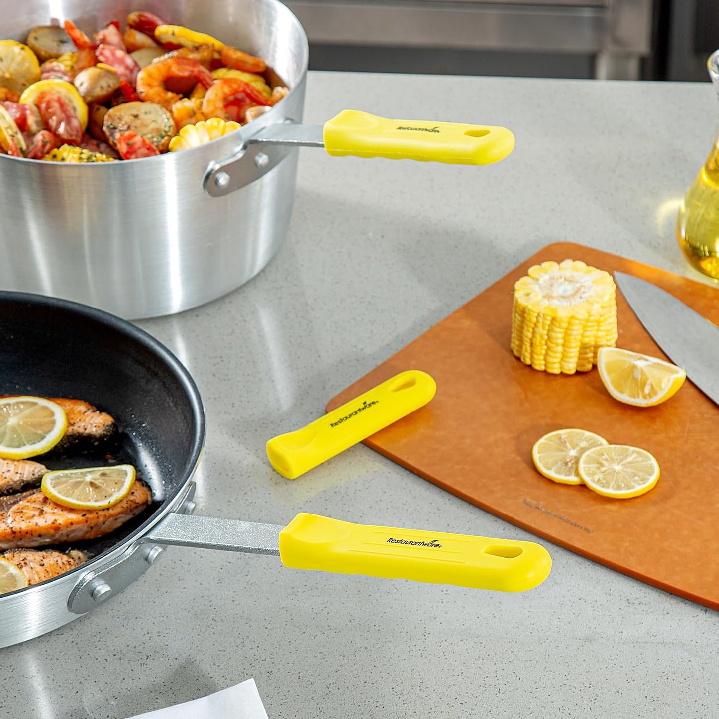 Restaurantware Silicone Pan Handle Cover Set 1-Count Heat-Resistant Removable Pan Handle Grips, Ergonomic Non-Slip Green Handle Protectors for Fry Pans and Sauce Pans
