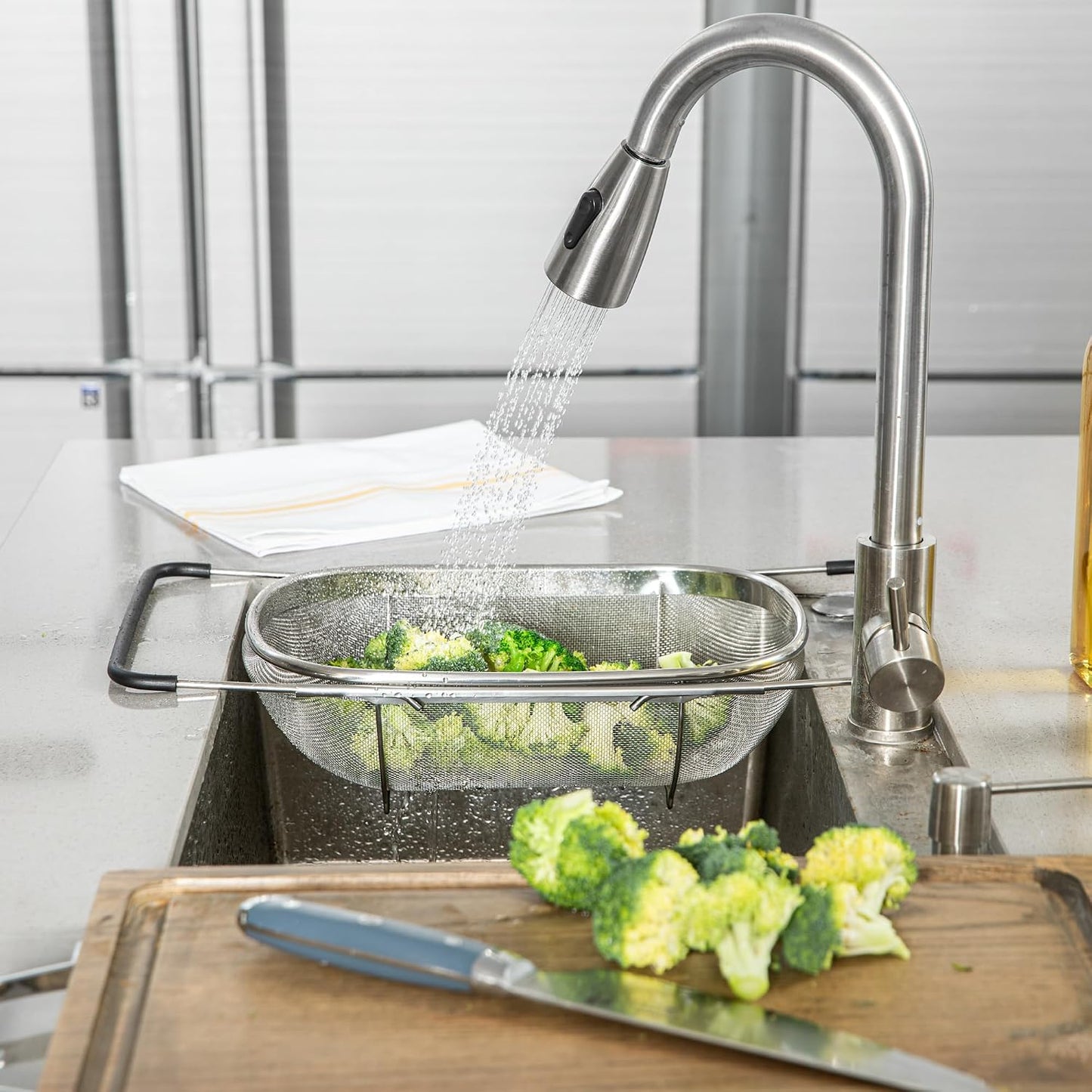 Restaurantware 6 qt Stainless Steel Over The Sink Colander