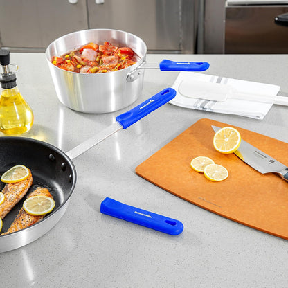 Restaurantware Silicone Pan Handle Cover Set 1-Count Heat-Resistant Removable Pan Handle Grips, Ergonomic Non-Slip Green Handle Protectors for Fry Pans and Sauce Pans