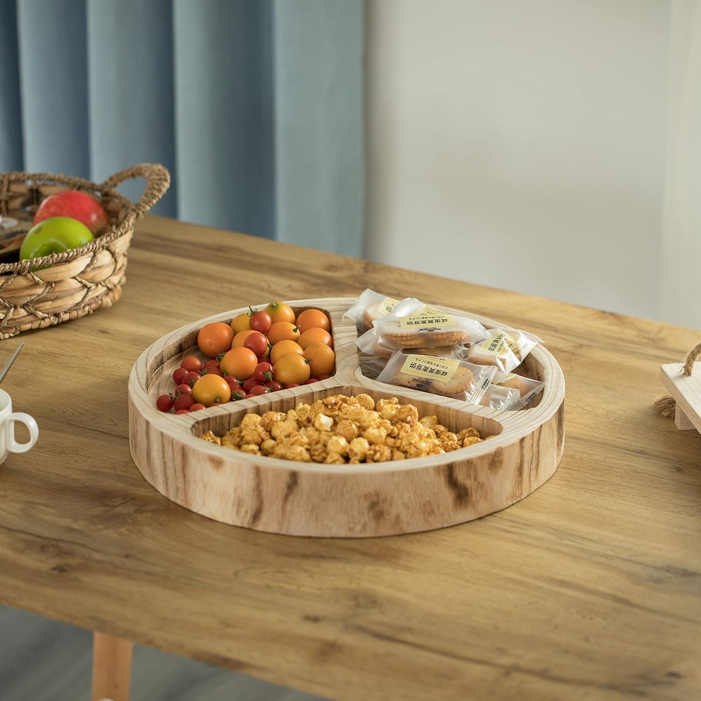 3 Sectional Round Veggie Tray with Lid – Divided Snack Tray for Dining Table, Vegetable Tray Platter, Sectioned Serving Tray for Parties, Kitchen Decoration
