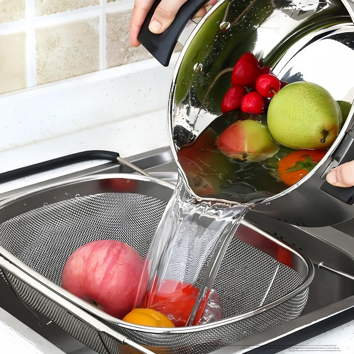 Over The Sink Colander, Stainless Steel Fine Mesh Expandable Colander, Sink Colander for Kitchen, 6-Quart Expandable Strainer Over The Sink for Straining, Draining, Rinsing Fruits And Vegetables