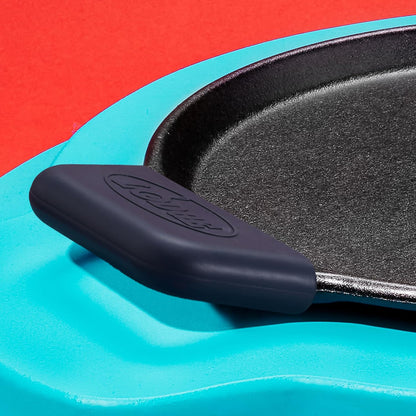 Lodge Bold Silicone Assist Handle Holder, Ash Gray