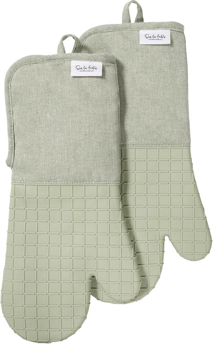Sur La Table Kitchen Essentials Set of 2 Silicone Oven Mitts, Heat Resistant to 550°F (Green)