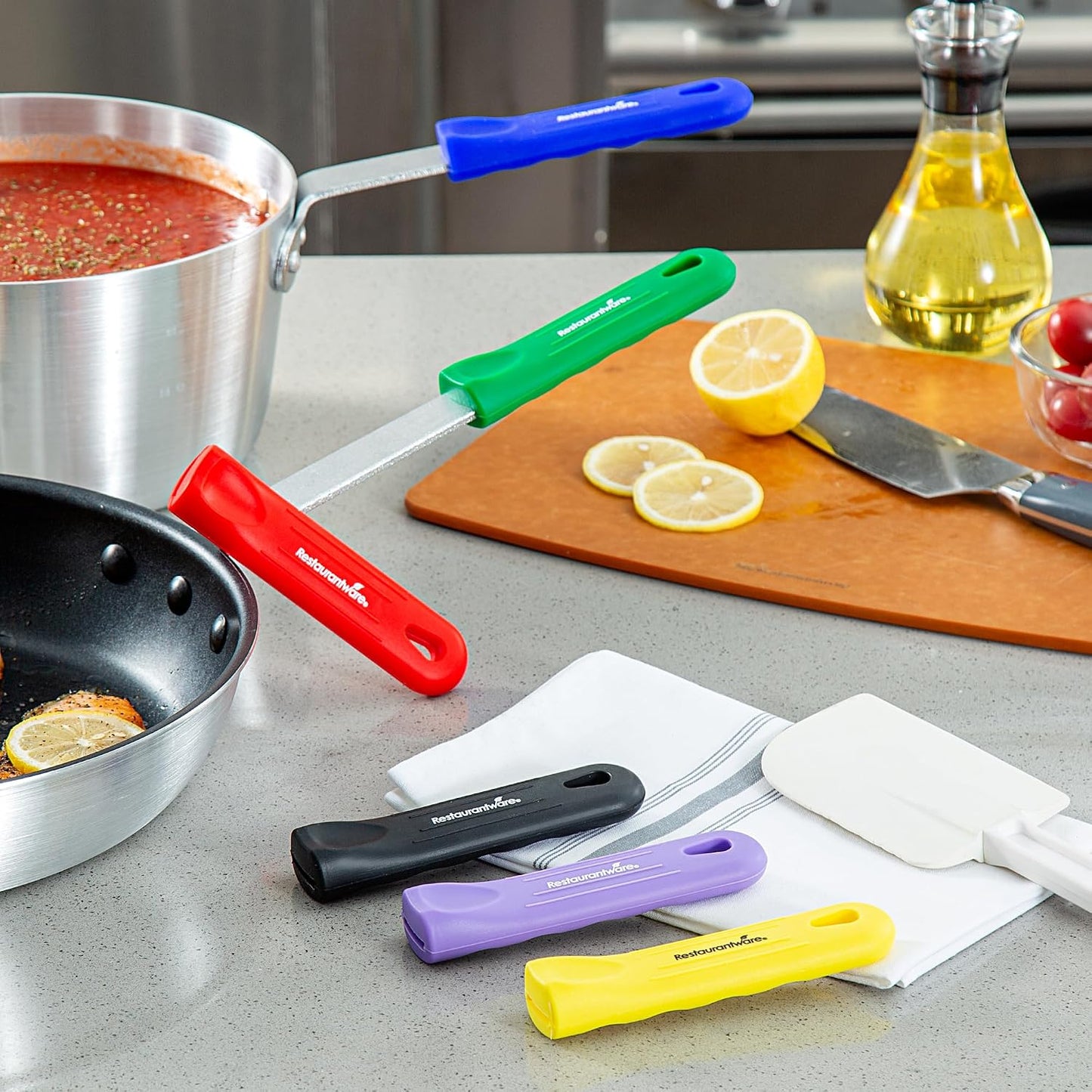Restaurantware Silicone Pan Handle Cover Set 1-Count Heat-Resistant Removable Pan Handle Grips, Ergonomic Non-Slip Green Handle Protectors for Fry Pans and Sauce Pans