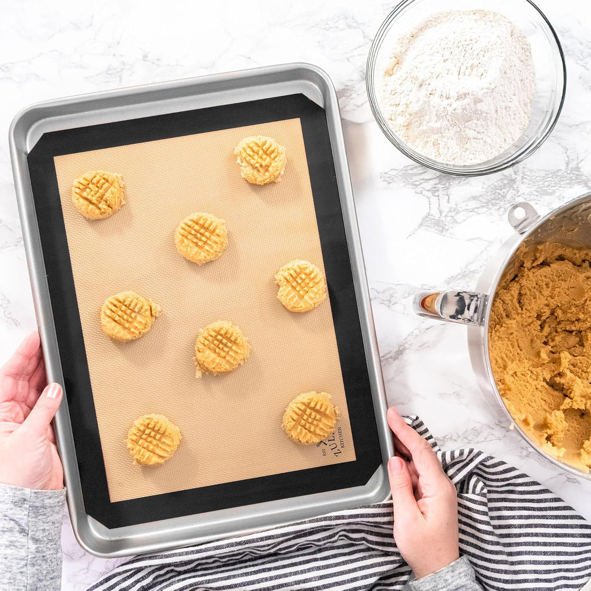 Zulay Kitchen Silicone Baking Mat – 16.5"×11.6" BPA-Free Reusable Baking Sheet, Heat Resistant 480°F – Non-Slip Border, Perfect for Cookies, Bread, Pastries & Oven Use - (Dark Gray)