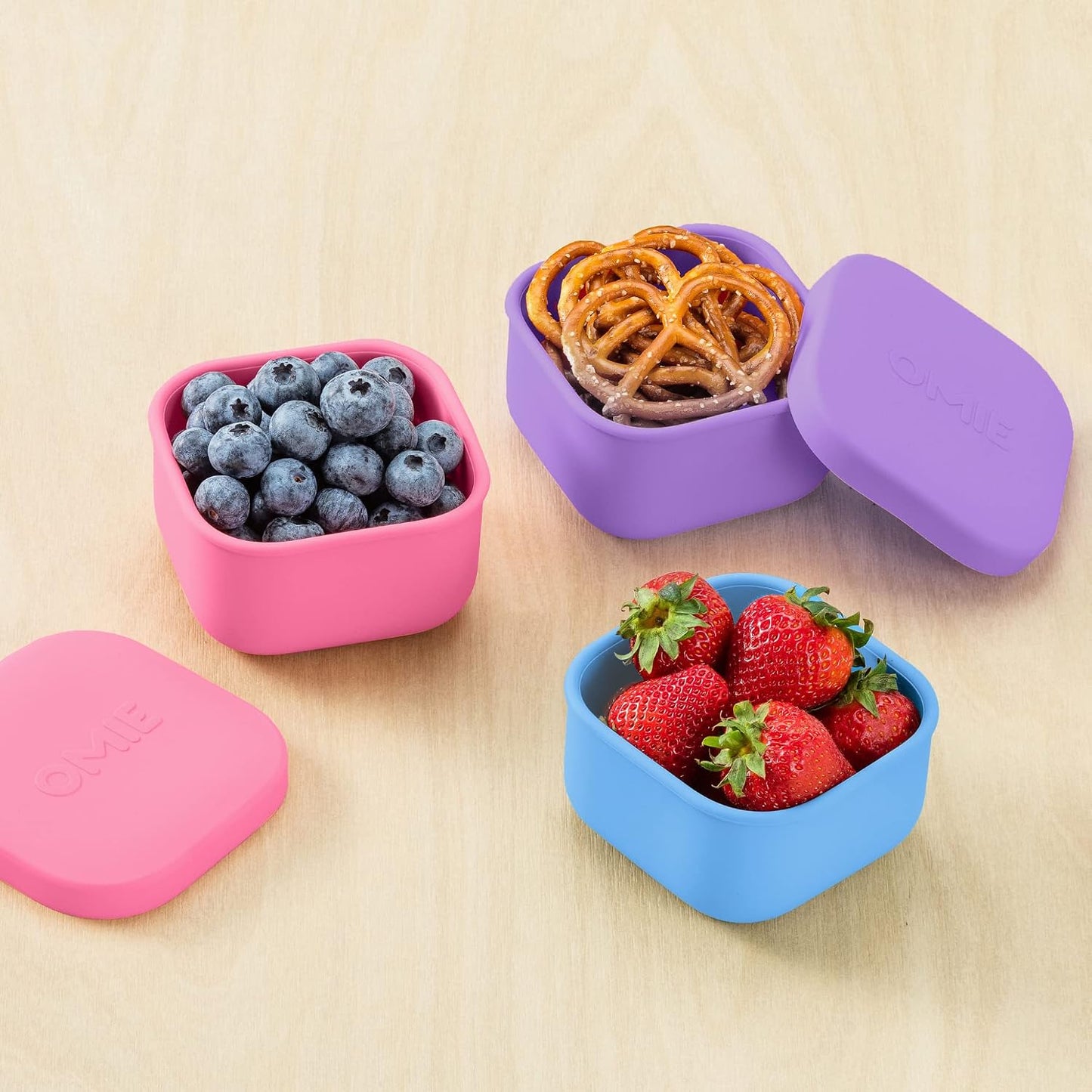 OmieBox Silicone Leakproof Snack Containers To Go, Food Storage Containers with Lid, School Lunch Bento Container - BPA Free, Airtight, Dishwasher and Freezer Safe, Oven Safe - 9.4 ounces (Pink)