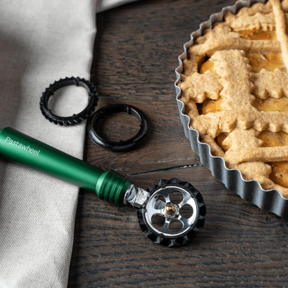 Marcato Pastawheel Dough Cutter & Crimper, Green. Comes with 3 Interchangeable Wheels -Straight Cut, Tight Zig-Zag, & Wide Zig-Zag. Made in Italy