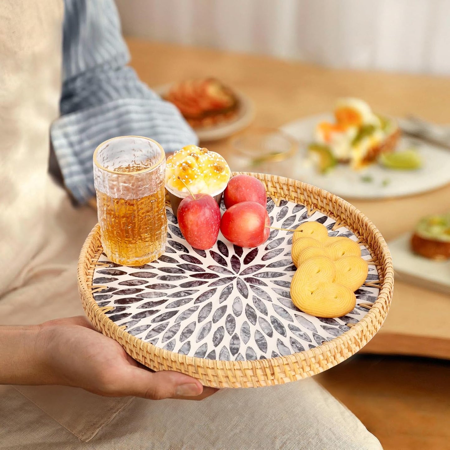 Round Rattan Tray with Mother of Pearl Inlay, Rattan Serving Tray for Coffee, Bread, Fruits, Decorative Wicker Tray for Table Decor, Home Decor, Kitchen Island Decor(Black Checkerboard, 11.8")