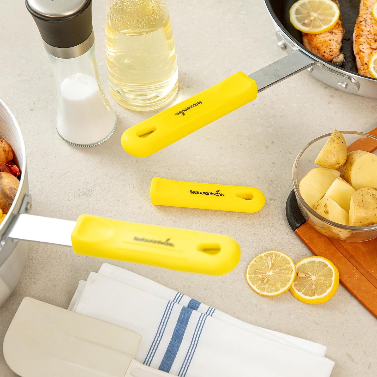 Restaurantware Silicone Pan Handle Cover Set 1-Count Heat-Resistant Removable Pan Handle Grips, Ergonomic Non-Slip Green Handle Protectors for Fry Pans and Sauce Pans