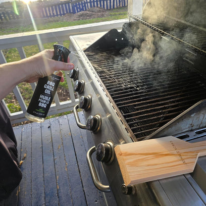 CARON & DOUCET BBQ Grill Cleaner Oil (16oz) & Natural Red Cedar Wood BBQ Grill Scraper Bundle – Wire Bristle Free, Safe Tool for Gas & Charcoal Grates