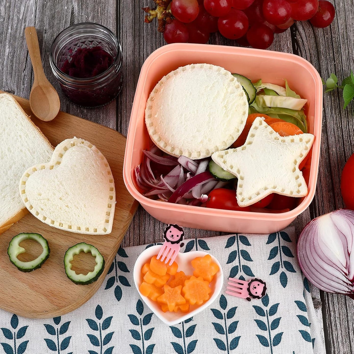 Sandwich Cutter and Sealer,Round Heart Star 3Pcs Shapes Sandwich Decruster Press Mold+8pcs Stainless Steel Mini Vegetable Cookie Cutters,Bread Sandwich Decruster Pancake Maker DIY for Kids Bento