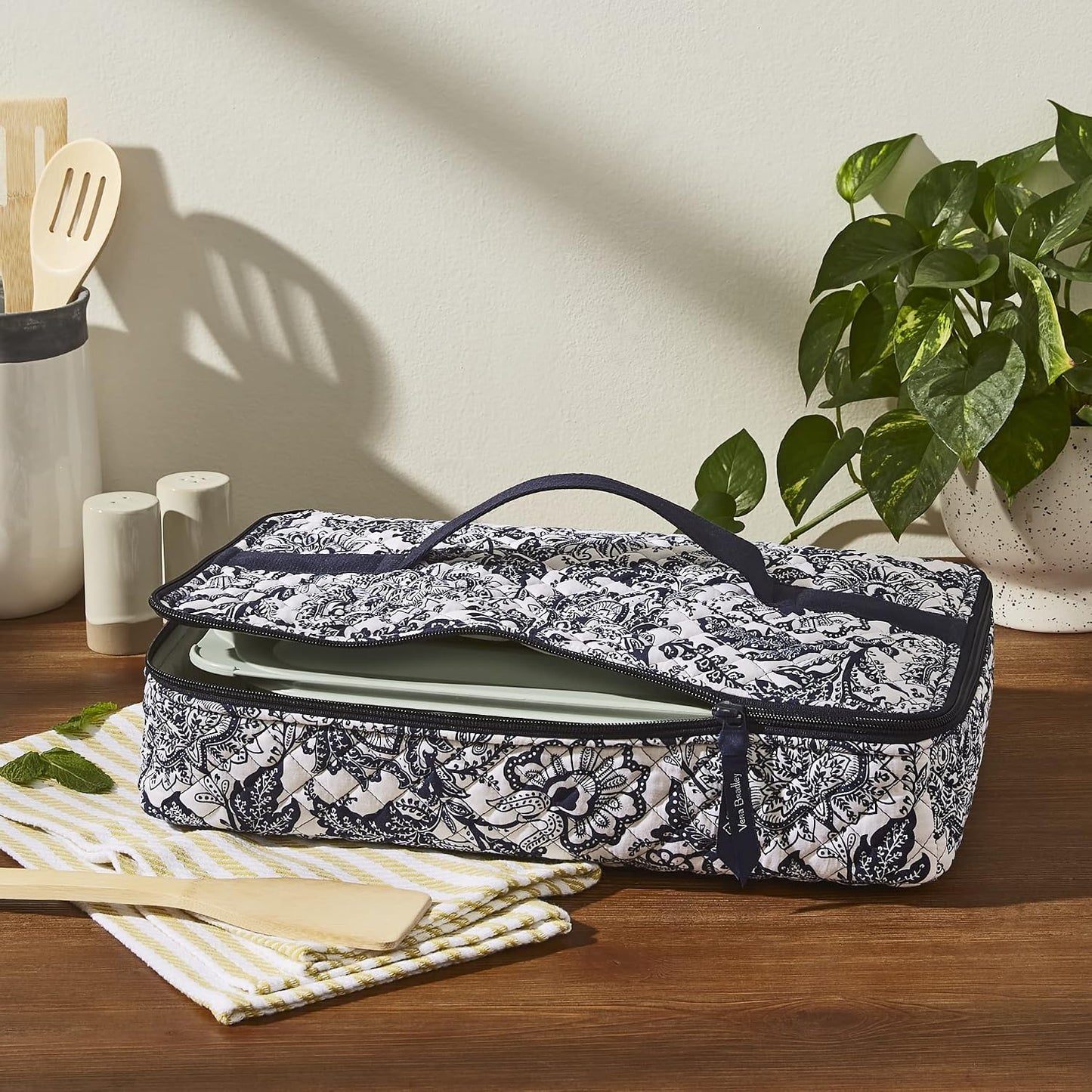 Vera Bradley Women's Cotton Heat Resistant Casserole Carrier