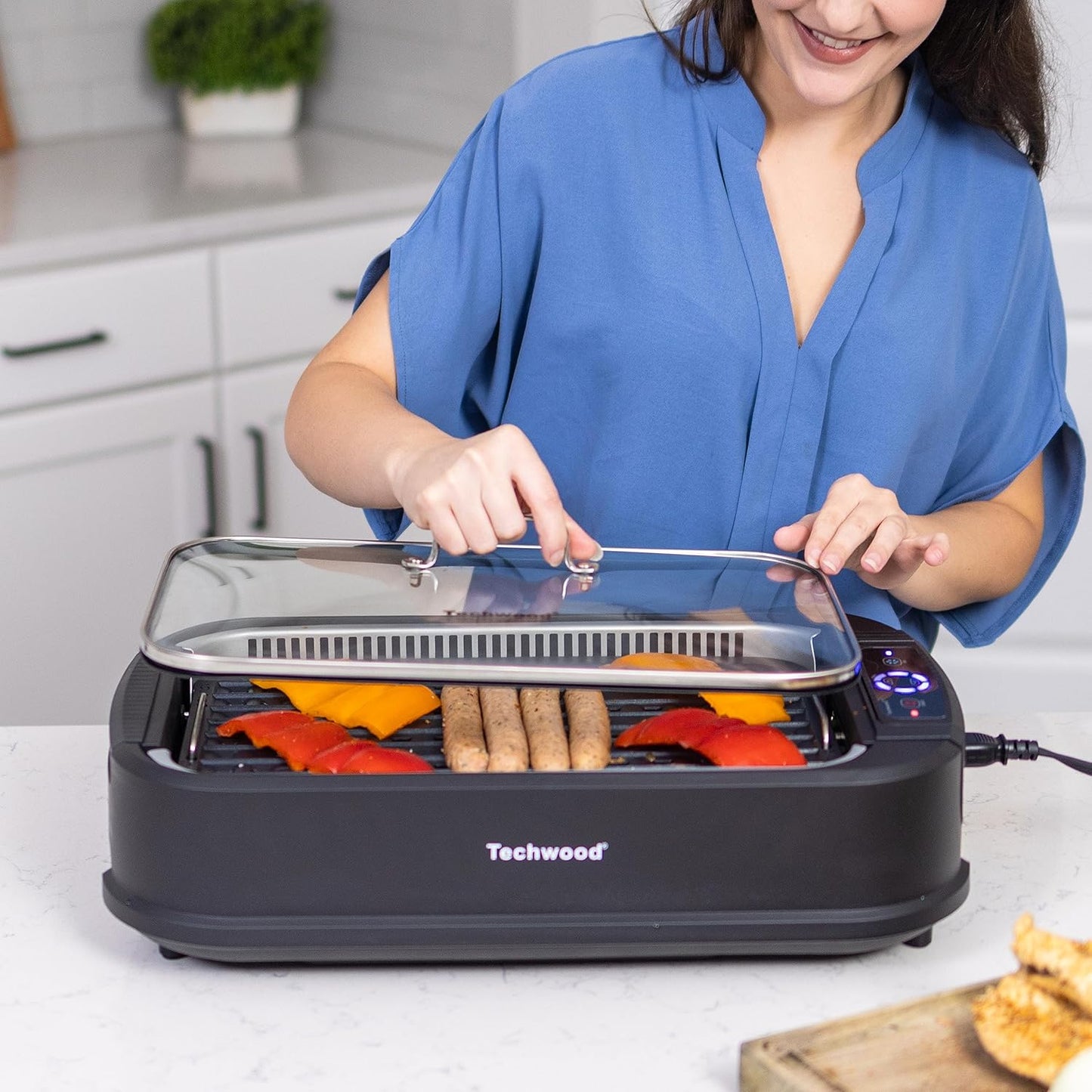 Techwood Indoor Grill Smokeless Grill, Electric Korean BBQ Grill with Glass Lid, Turbo Smoke Extractor Technology, Dishwasher-Safe Drip Tray & Nonstick Grilling Removable Plate, Black, 1500W