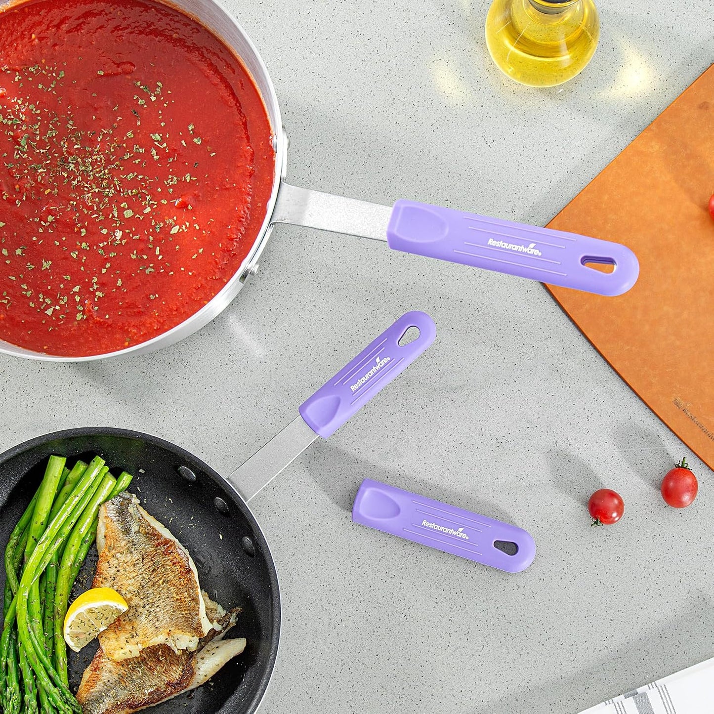 Restaurantware Silicone Pan Handle Cover Set 1-Count Heat-Resistant Removable Pan Handle Grips, Ergonomic Non-Slip Green Handle Protectors for Fry Pans and Sauce Pans