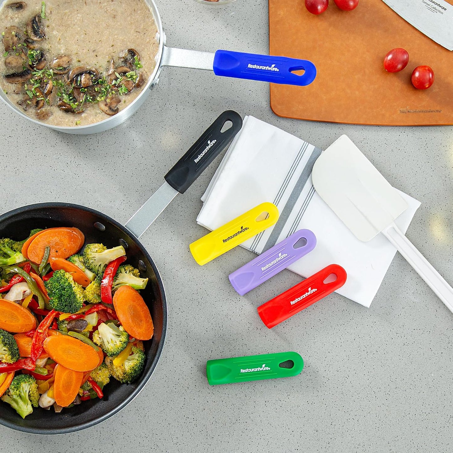 Restaurantware Silicone Pan Handle Cover Set 1-Count Heat-Resistant Removable Pan Handle Grips, Ergonomic Non-Slip Green Handle Protectors for Fry Pans and Sauce Pans