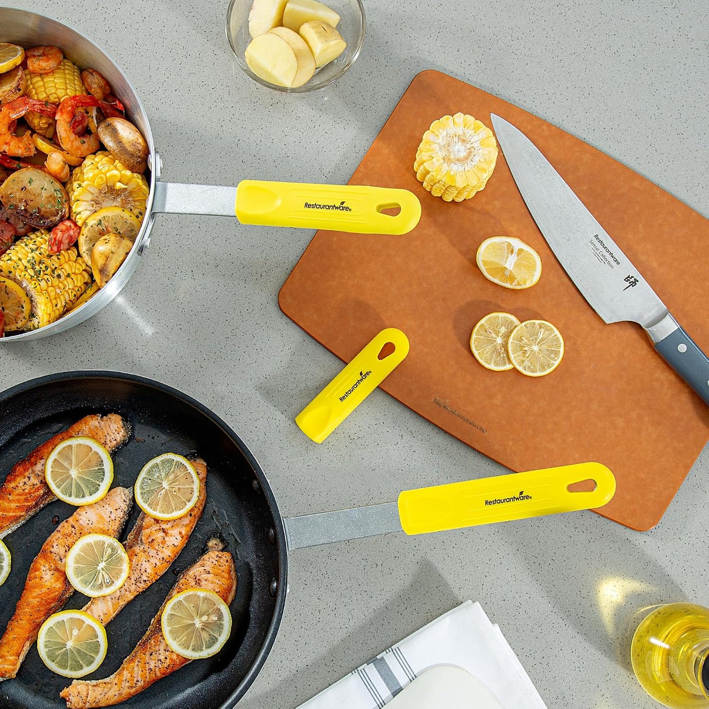 Restaurantware Silicone Pan Handle Cover Set 1-Count Heat-Resistant Removable Pan Handle Grips, Ergonomic Non-Slip Green Handle Protectors for Fry Pans and Sauce Pans