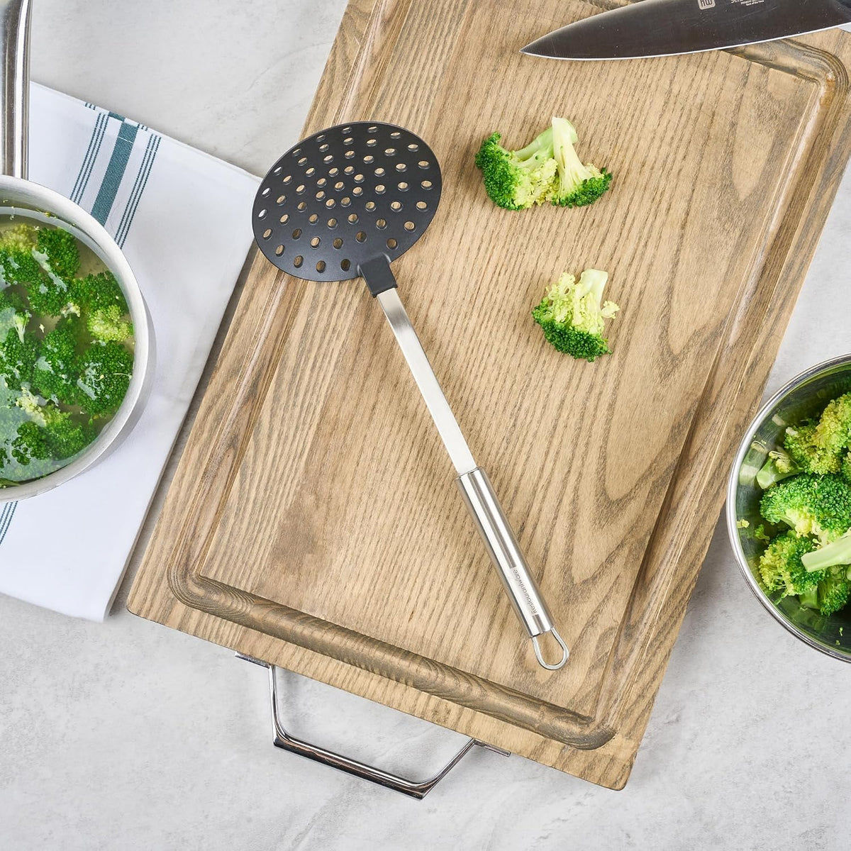 Restaurantware Stainless Steel Spider Skimmer - German Standard Wire Skimmer with Ergonomic Handle, Dishwasher Safe - Wire Strainer Pasta Spoon for Cooking & Frying