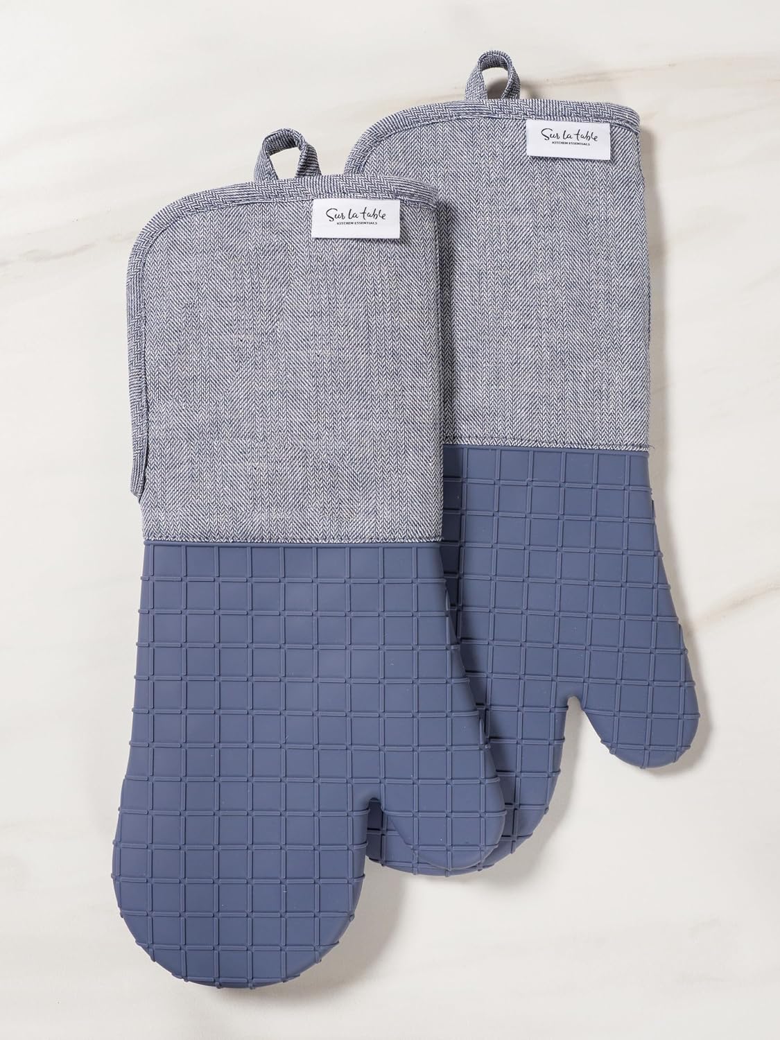 Sur La Table Kitchen Essentials Set of 2 Silicone Oven Mitts, Heat Resistant to 550°F (Green)