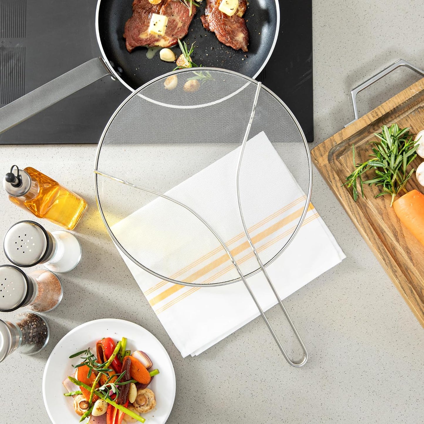 Restaurantware Splatter Screen 1 Count 13" Fine Mesh Cover Stainless Steel Splatter Guard with Resting Feet Cooking Protector for Frying Pan, Cooking Pots, Saute, Grease and Oil, Kitchen Tool