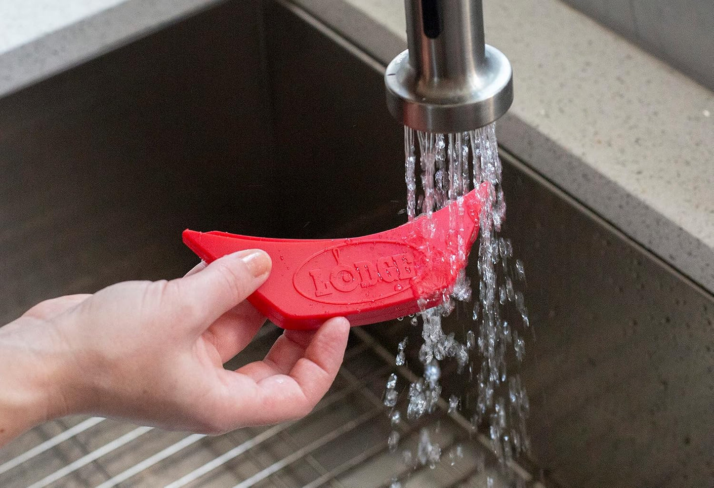 Lodge Silicone Assist Handle Holder, Dishwasher Safe, Red