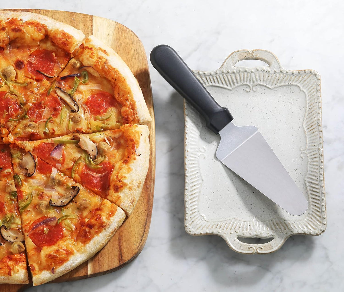 New Star Foodservice Stainless Steel Pie Server with Black Plastic Handle, 10-Inch Restaurant Grade Cake, Pie, Pizza Slice, and Dessert Serving Spatula
