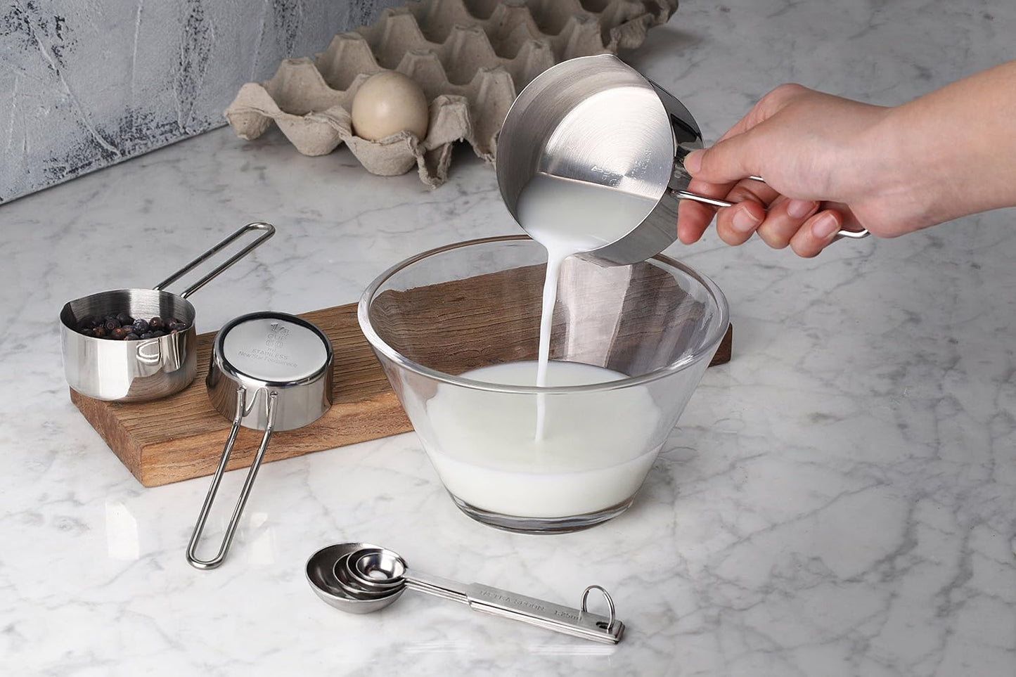 New Star Foodservice 42917 Stainless Steel Measuring Cups and Spoons Set, 8-Piece Metal Measuring Set for Baking, Cooking, Dry and Liquid Ingredients, Restaurant Grade, Silver