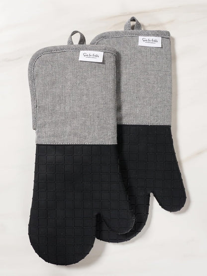 Sur La Table Kitchen Essentials Set of 2 Silicone Oven Mitts, Heat Resistant to 550°F (Green)