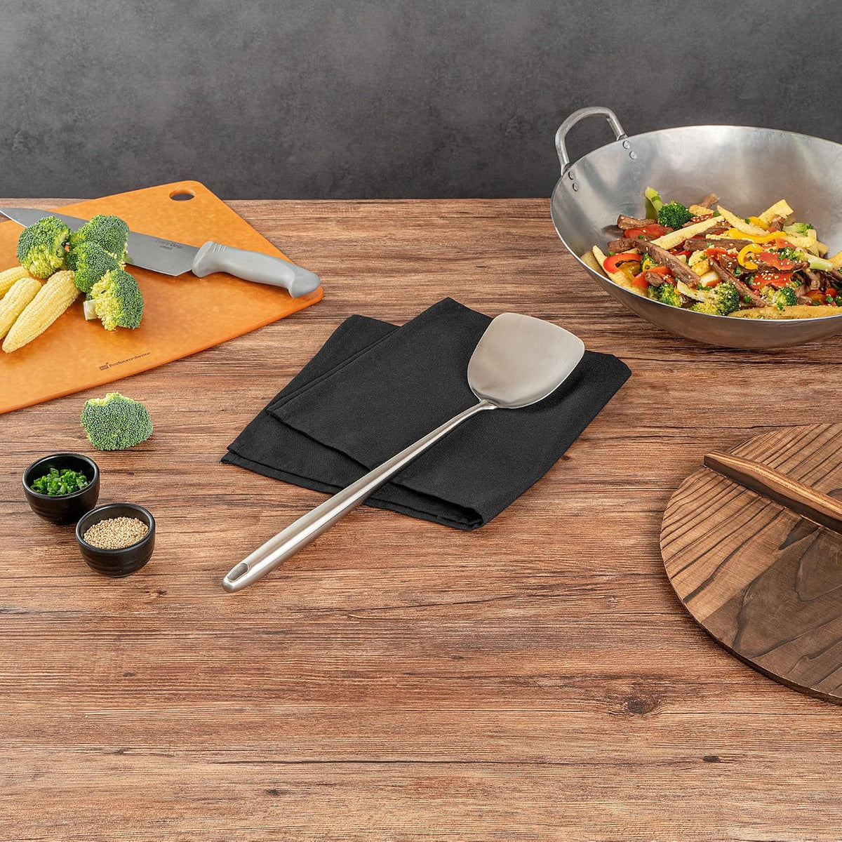 Restaurantware Stainless Steel Wok Spatula 17 Inch Long Handle Cooking Utensil, Heat-Resistant, Dishwasher-Friendly Wok Accessory, Silver Kitchen Tool for Stir-Fry