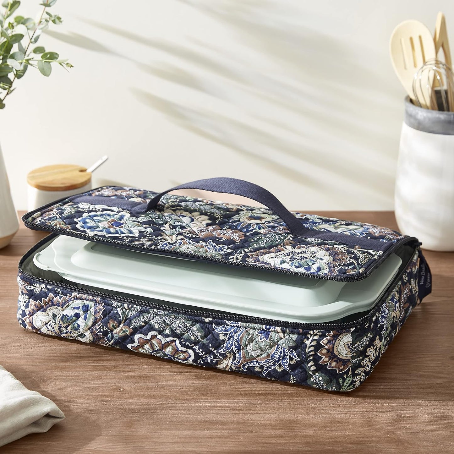 Vera Bradley Women's Cotton Heat Resistant Casserole Carrier