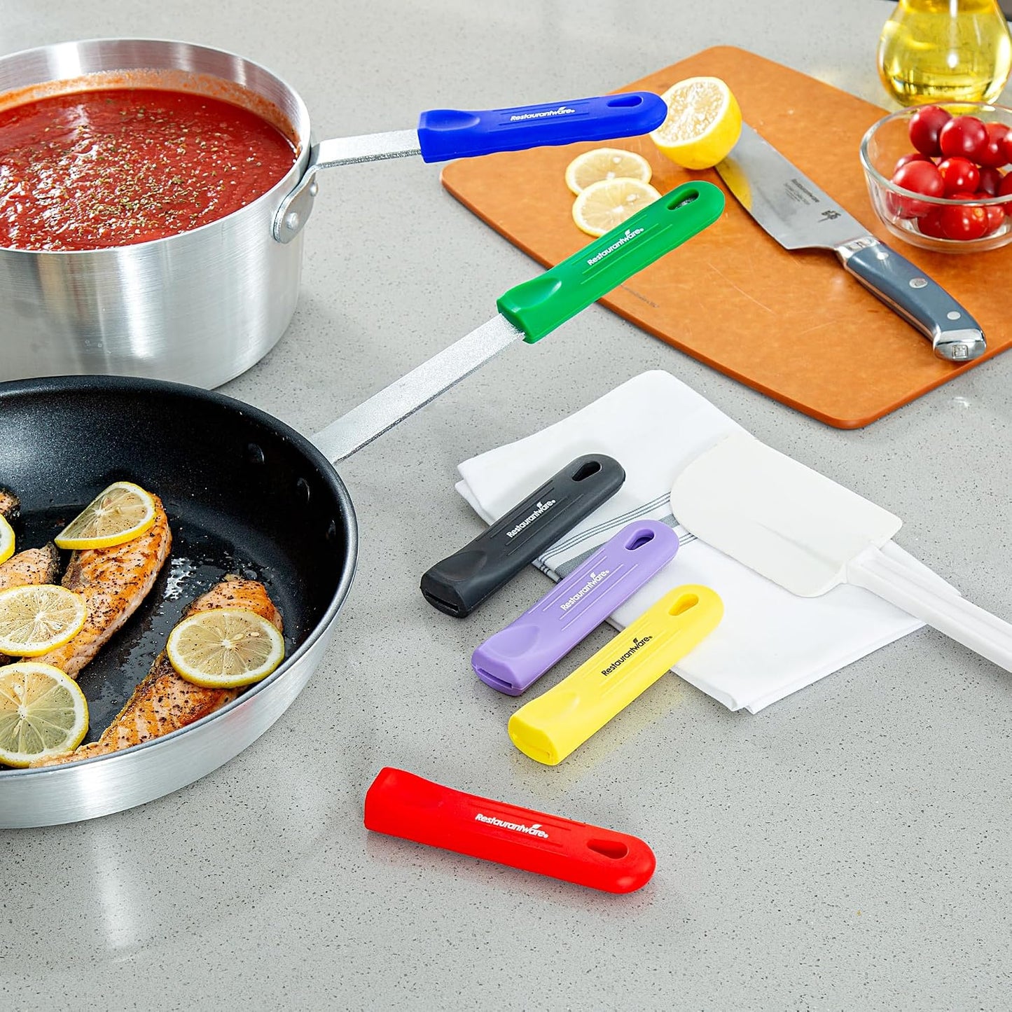 Restaurantware Silicone Pan Handle Cover Set 1-Count Heat-Resistant Removable Pan Handle Grips, Ergonomic Non-Slip Green Handle Protectors for Fry Pans and Sauce Pans