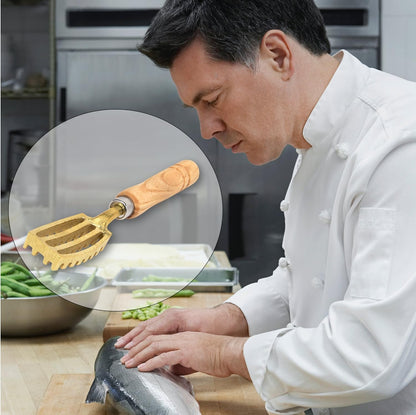 [Made in Japan] Fish Scaler Brush with Brass Serrated Sawtooth and Ergonomic Wooden Handle - Easily Remove Fish Scales Without Fuss Or Mess - Handcrafted by Japanese Artisans