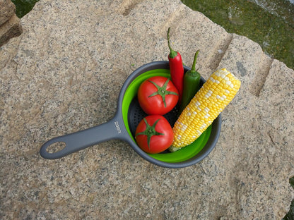 ZOER Kitchen Foldable Pasta Strainers,Collapsible Colanders with Handles,Space-Saver Folding Silicone Strainers Colander,Capacity of 2 quart (Green)