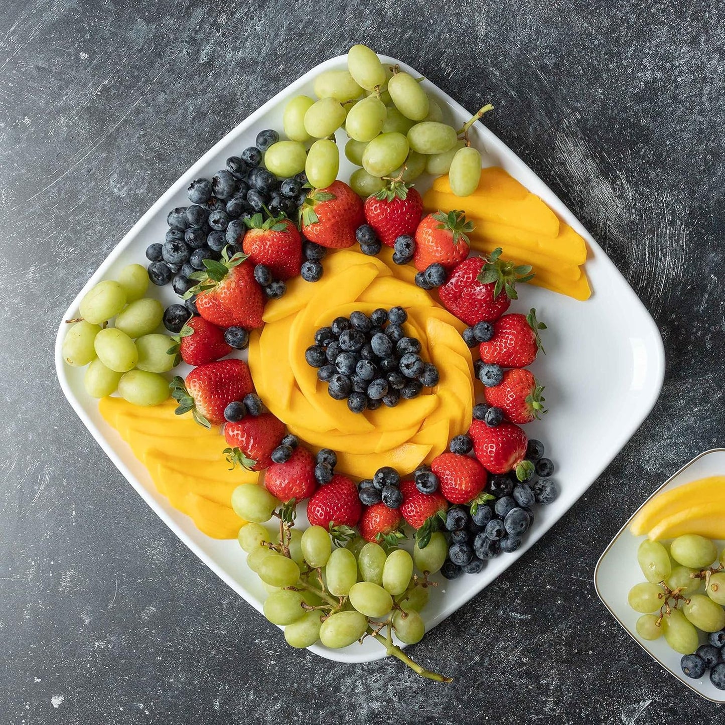Plasticpro Plastic Serving Trays - Round Serving Platters with Gold Rim 14X14 Disposable Party DishPack of 2