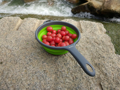 ZOER Kitchen Foldable Pasta Strainers,Collapsible Colanders with Handles,Space-Saver Folding Silicone Strainers Colander,Capacity of 2 quart (Green)